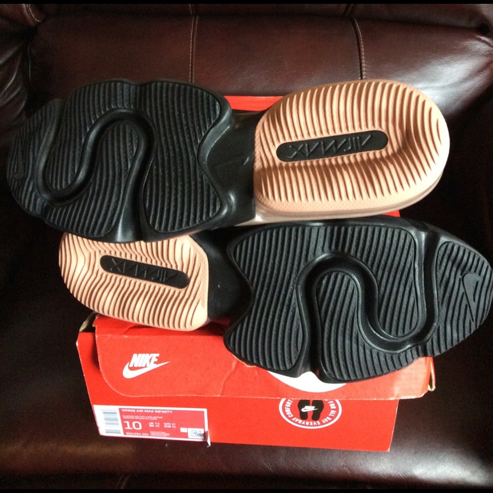 Nike Air Max Infinity Casual Sneakers - Picture 6 of 8